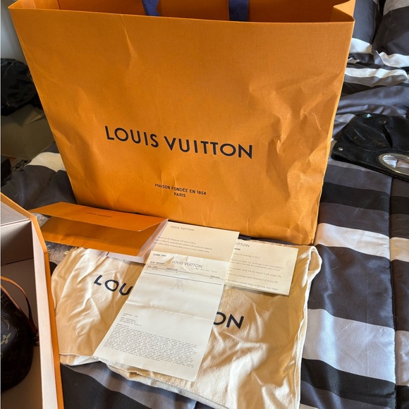 Louis Vuitton Monogram Tote Bag - Picture 2 of 13